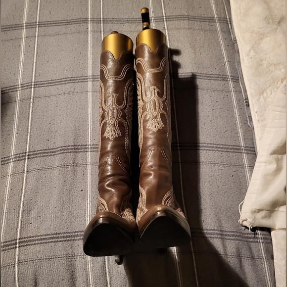 Brown boot - Picture 2 of 4